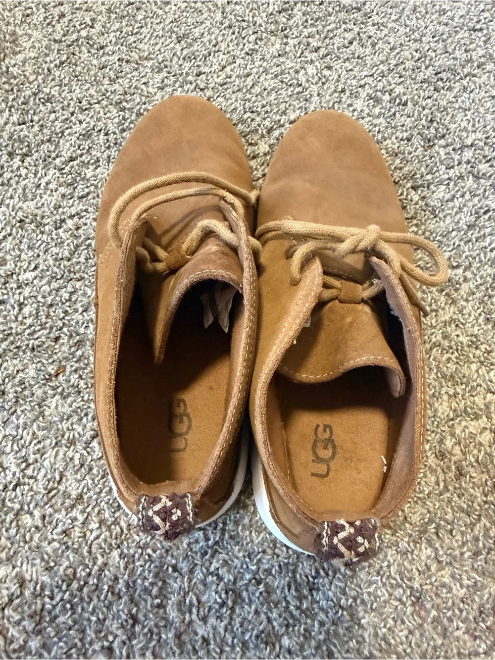 UGG Men's Suede Chukka Boots - Chestnut Brown with White Sole